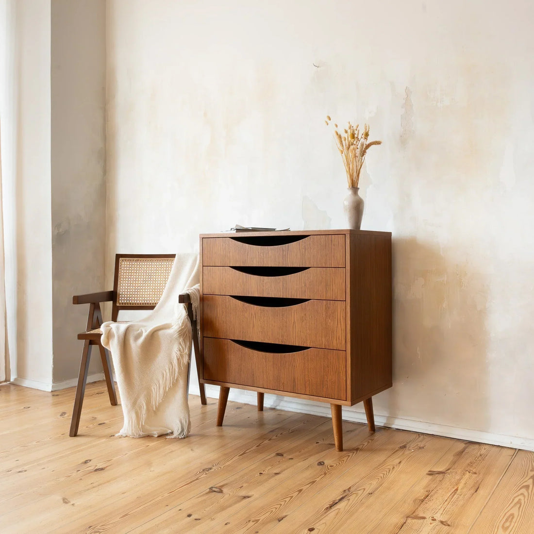 Vintage-style chests of drawers – how to bring a retro vibe to a modern interior?